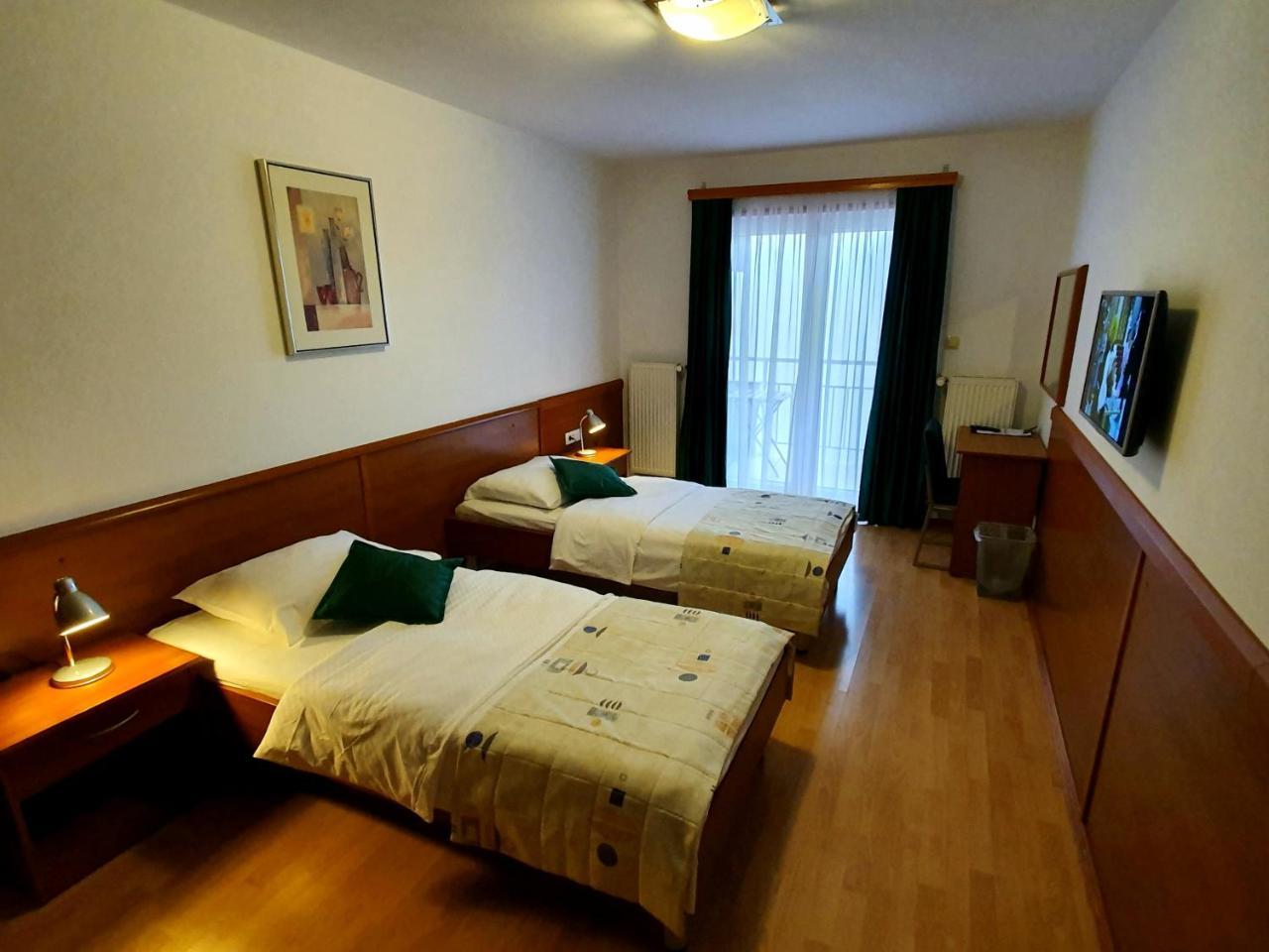 Hotel Zvonimir Otočac Exterior foto