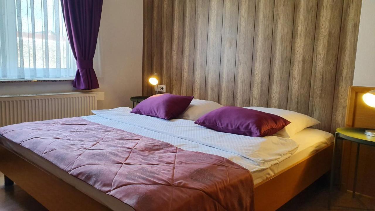Hotel Zvonimir Otočac Exterior foto